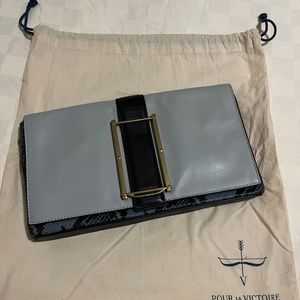 Pour La Victoire clutch